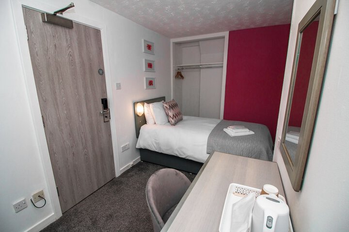 Room 6 of 13