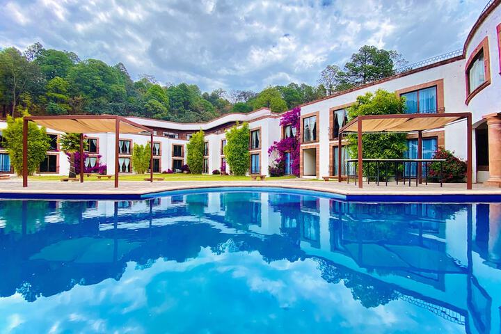Pools & Facilities
