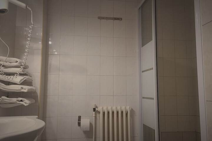Room 29 of 38