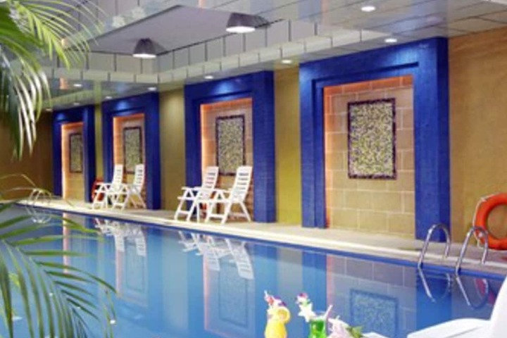 Pools & Facilities
