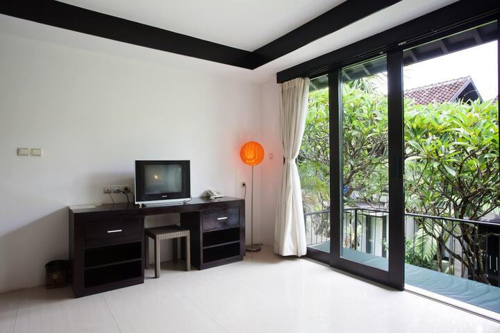 Room 9 of 28