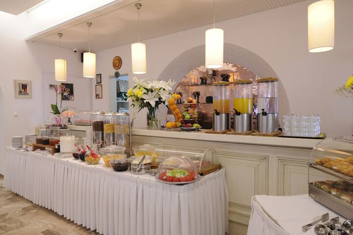Breakfast/Coffee Service 66 of 86