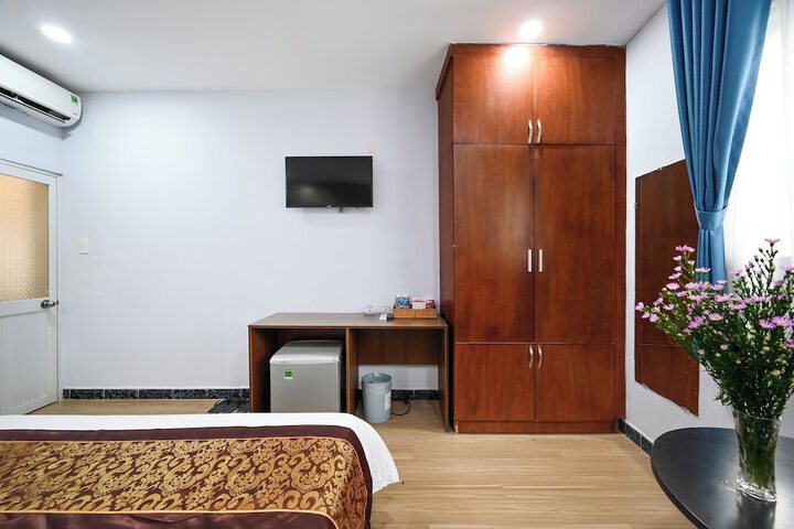 Room 7 of 16