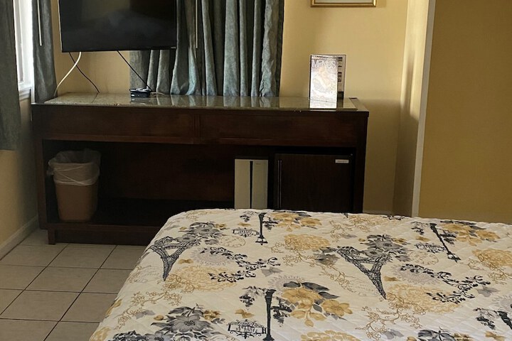 Room 15 of 34