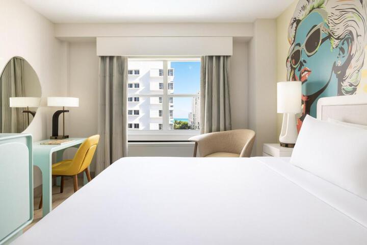 1 King Bed (6 of 9)
