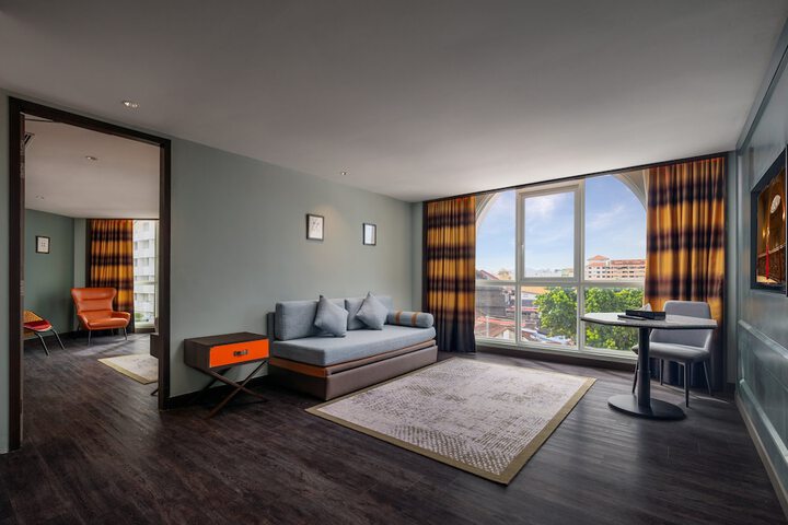 Room 43 of 84