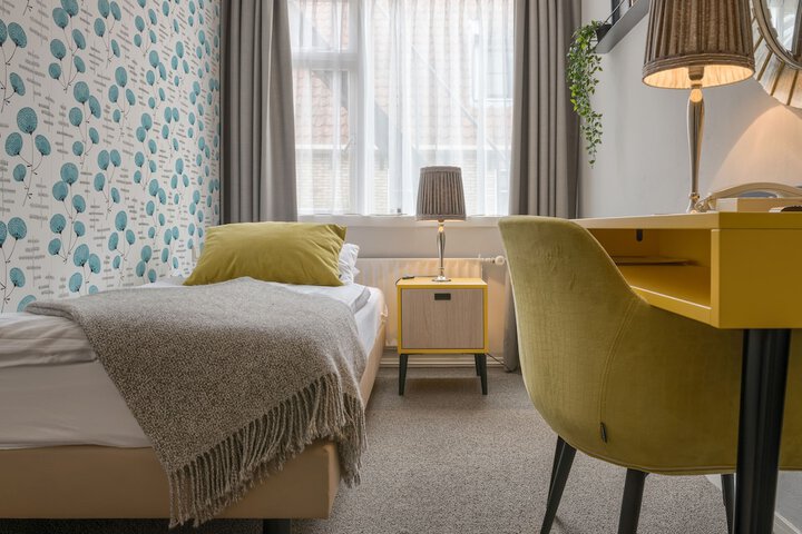 Room 6 of 49