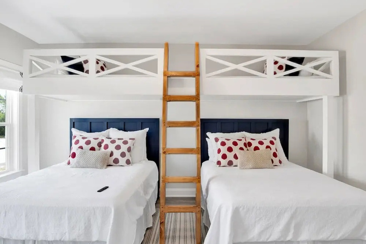 Room 4 of 19