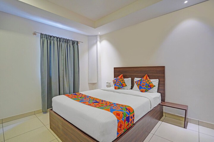 Room 10 of 26