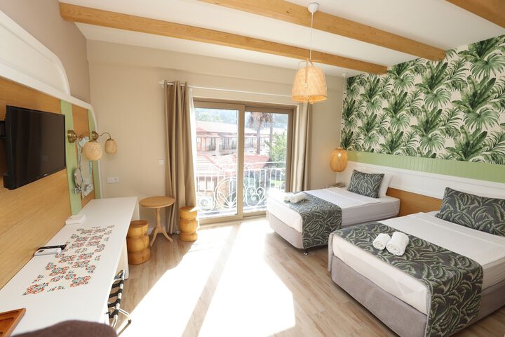 Room 3 of 76