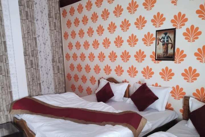 Room 8 of 20
