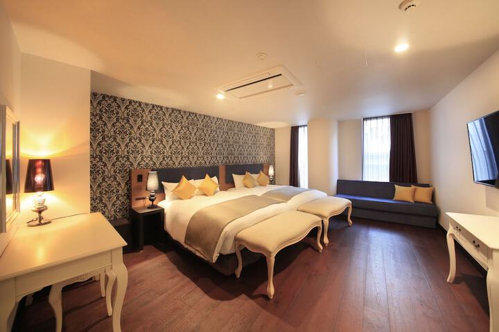 Room 26 of 74