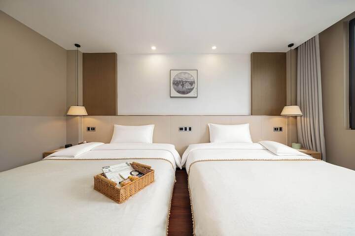 Room 30 of 79