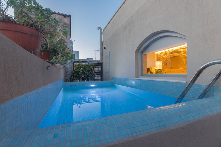 Pool 41 of 69