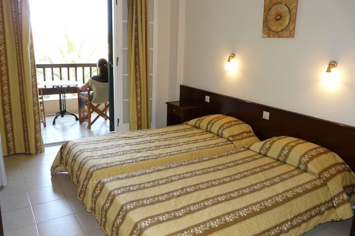 Room 4 of 73