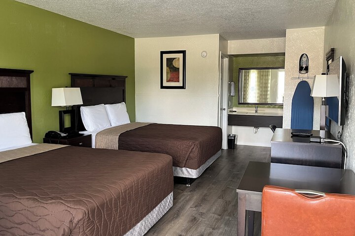 Room 4 of 15