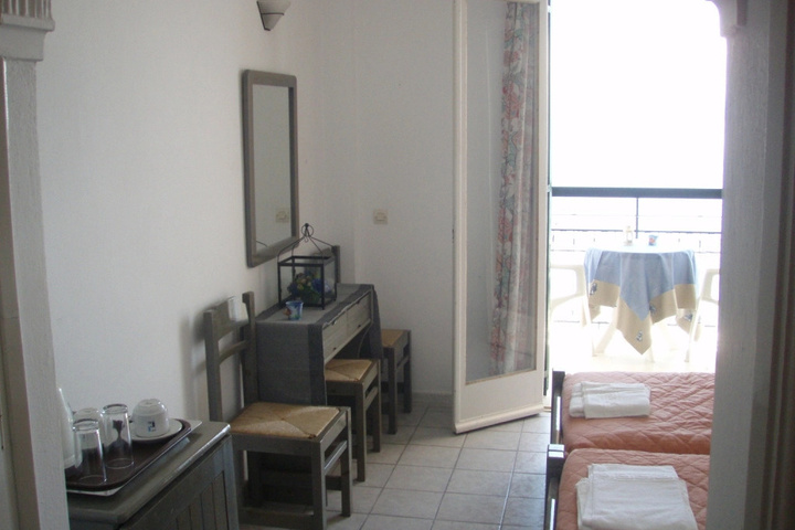 Room 2 of 7