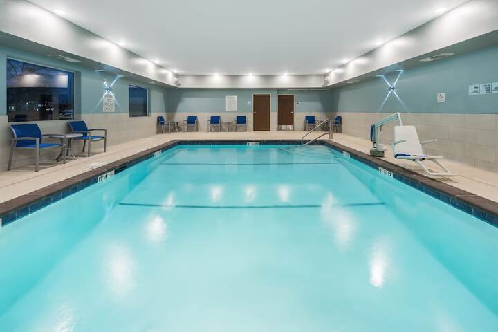 Pool 10 of 36