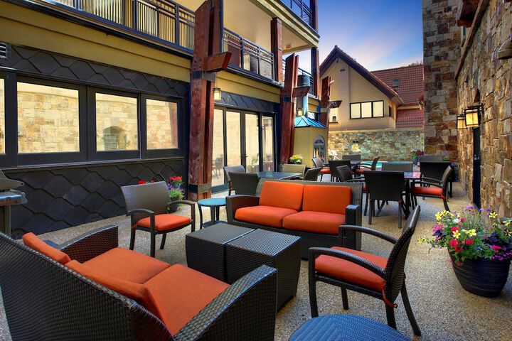 Hotel Exterior 141 of 156