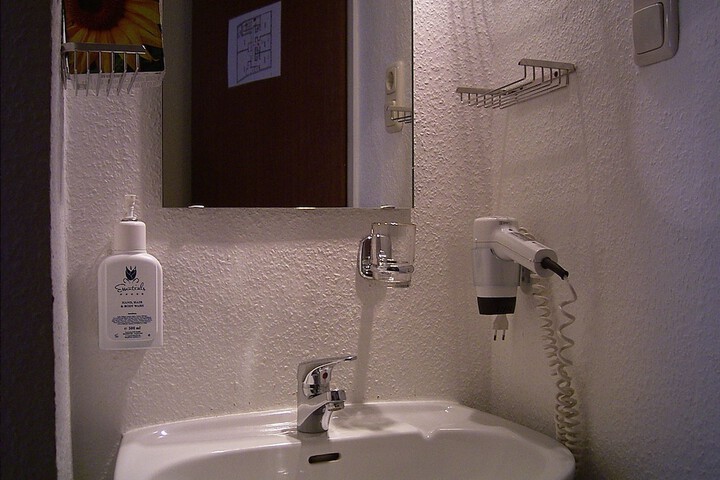 Room 20 of 49