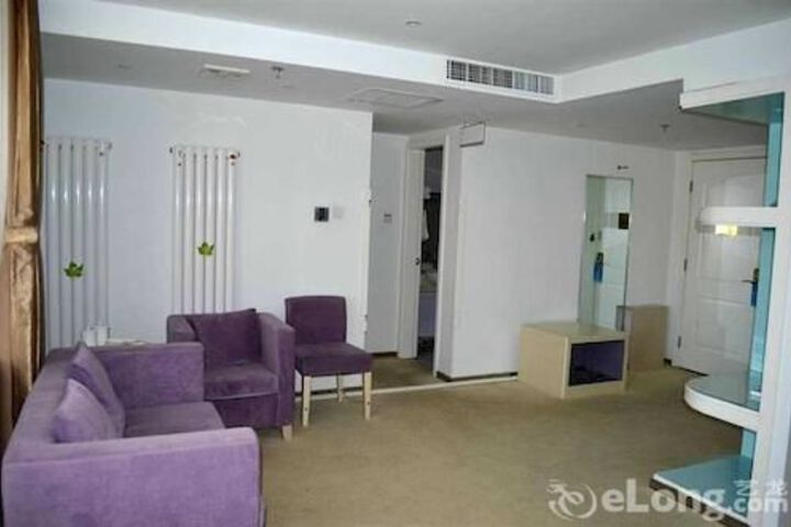 Room 40 of 114