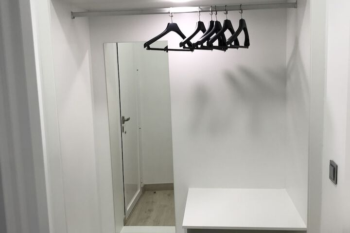 Room 6 of 34