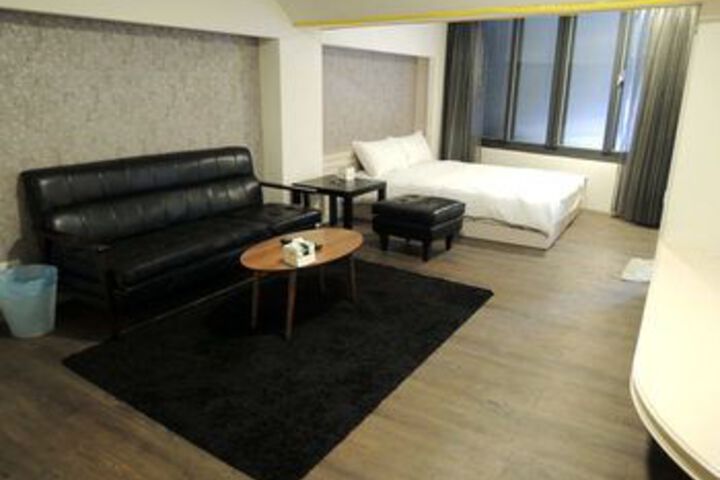 Room 25 of 37