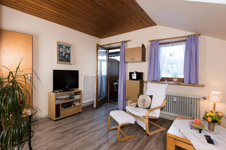 Room 2 of 7