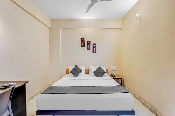 Room 13 of 27
