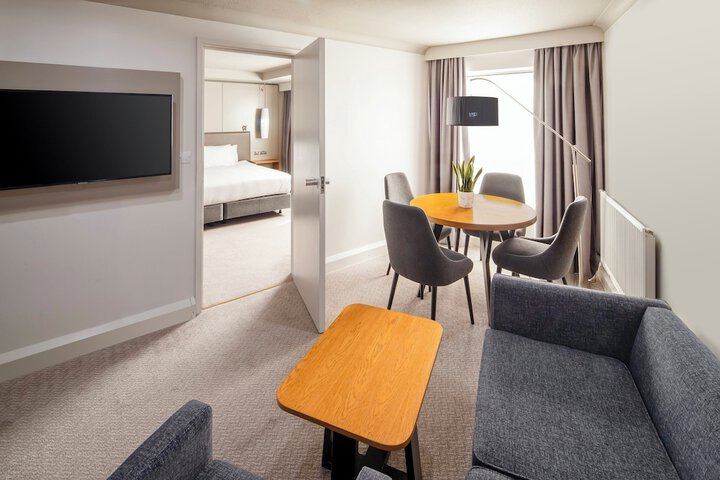 Room 17 of 120