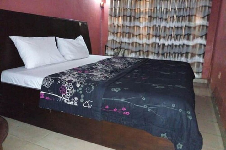 Room 2 of 15