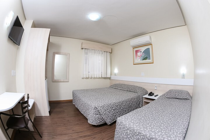 Room 11 of 31