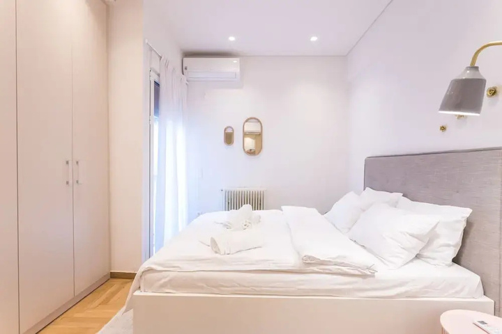 Room 4 of 15
