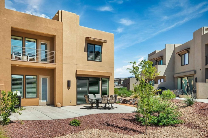 Exterior of Desert Rose Getaway by RedAwning