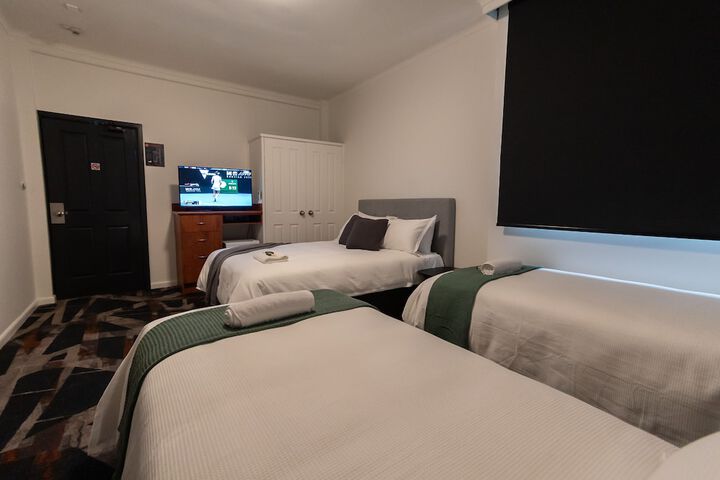 Room 10 of 34