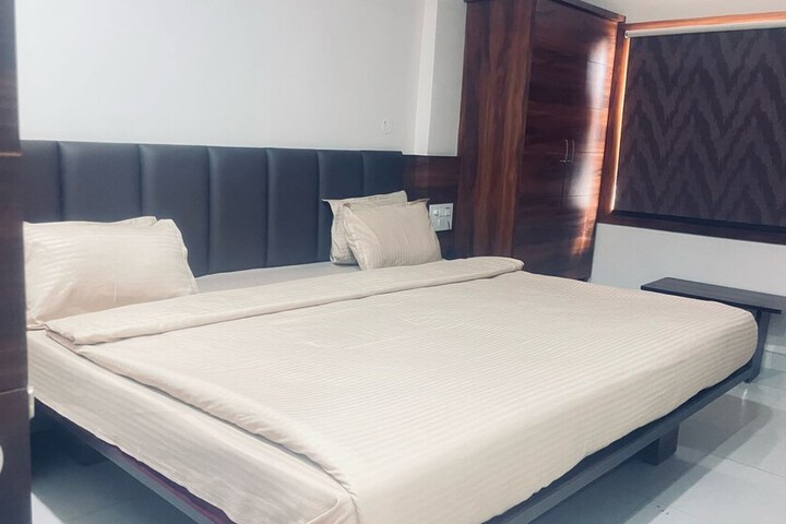 Room 10 of 33