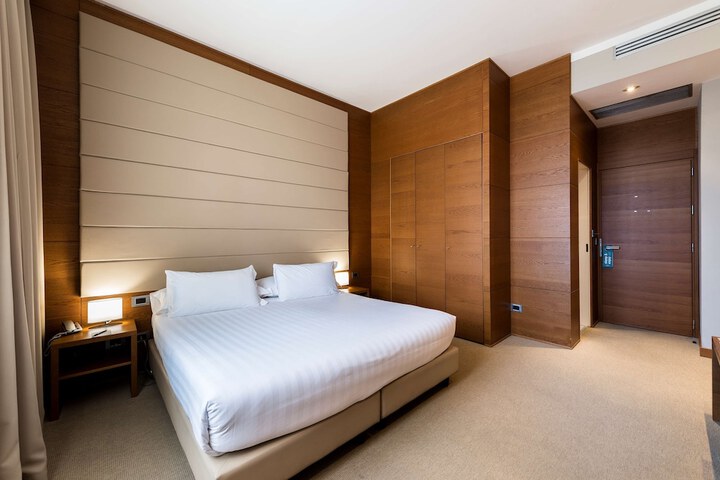 Room 18 of 74