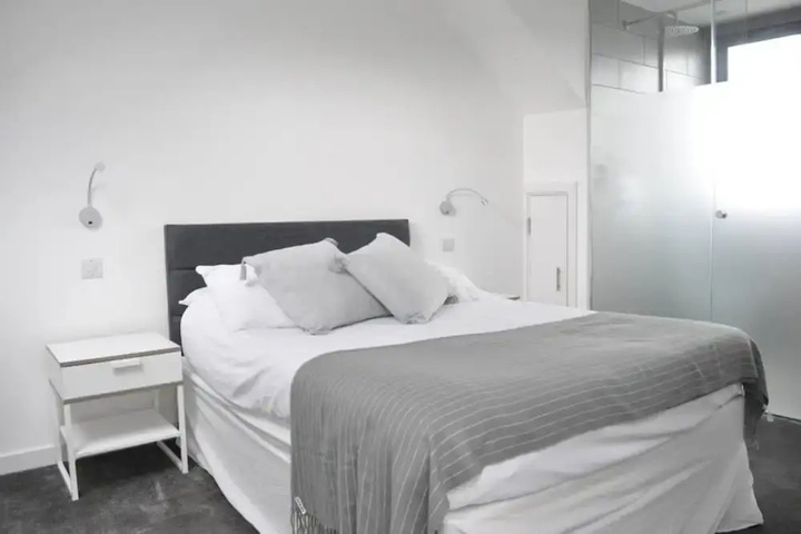 Room 2 of 12