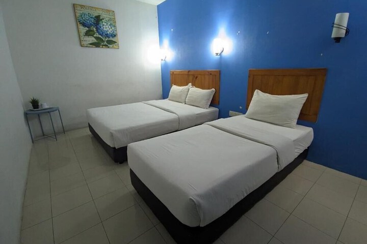 Room 8 of 19