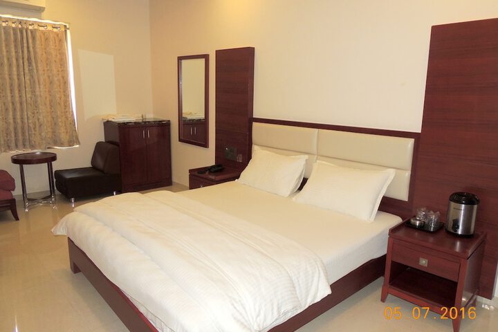Room 10 of 26
