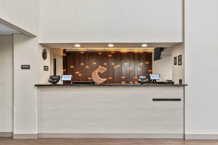 Entrance & Lobby