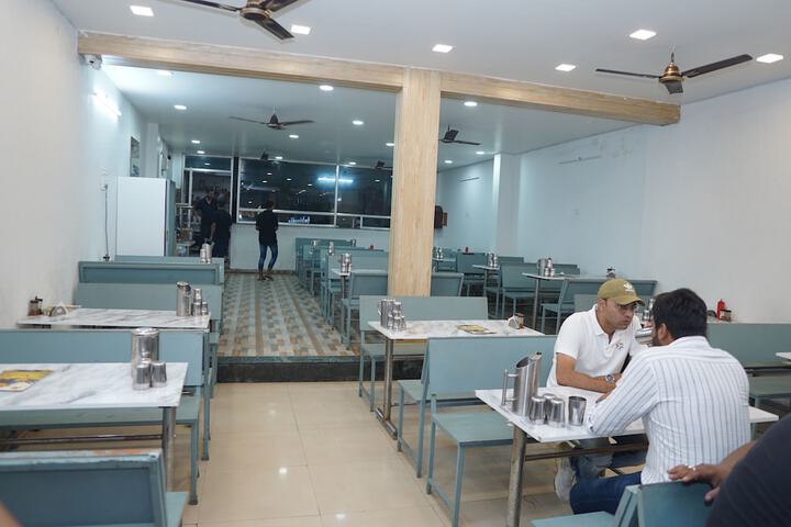 Dining 24 of 29