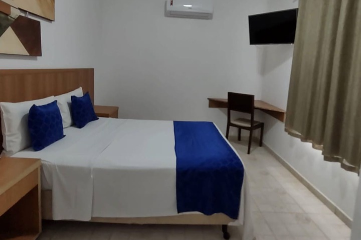 Room 12 of 37