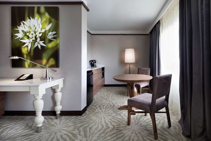 Room 9 of 36