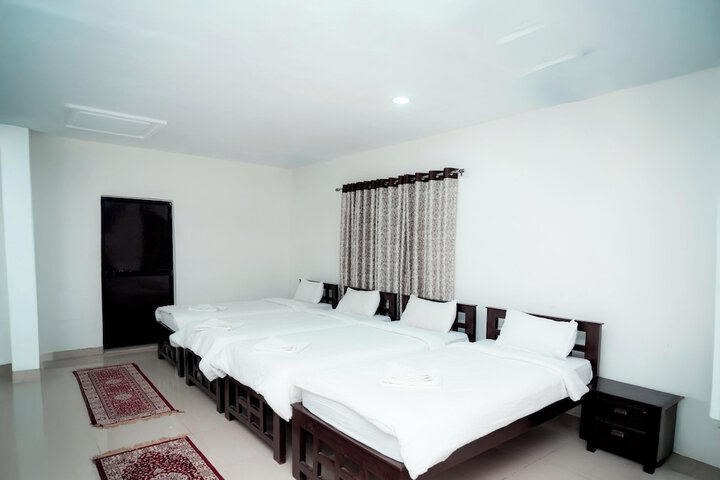 Room 3 of 95