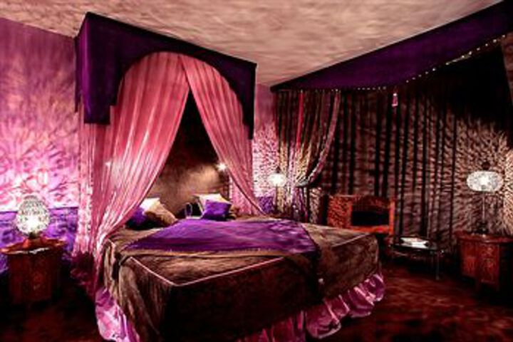Room 8 of 28