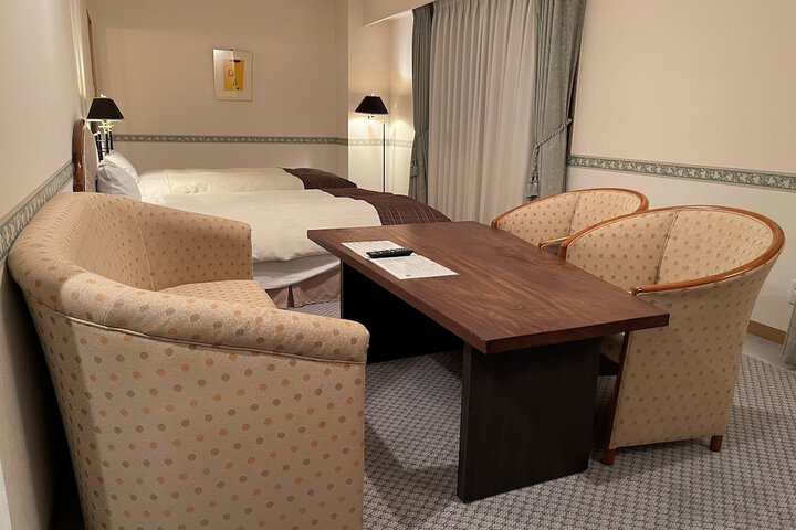 Room 8 of 19