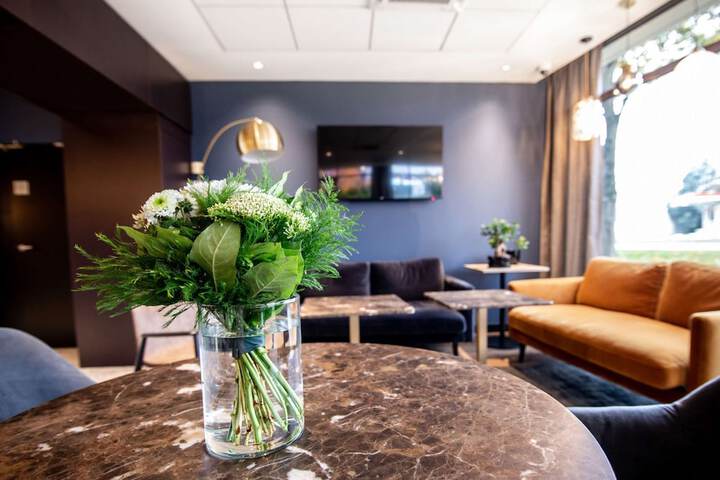 Entrance & Lobby