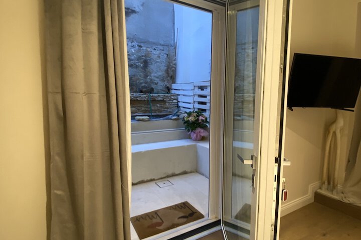 Room 5 of 93