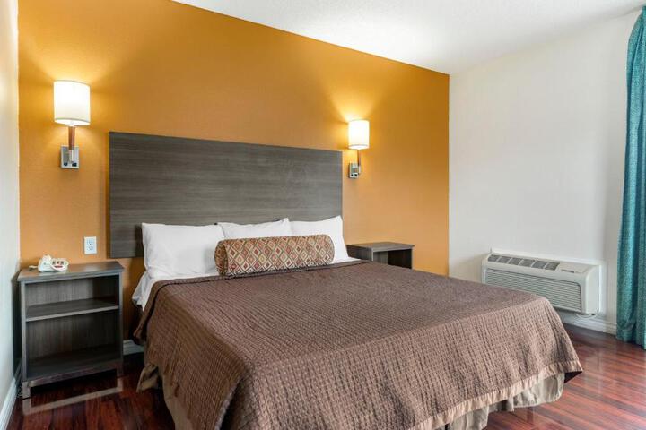 1 King Bed (12 of 19)